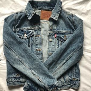 levis cropped denim jacket